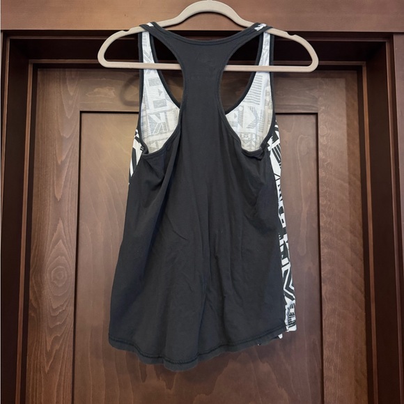 Nike Women's Monochrome Graphic Tank Top - Picture 2 of 3
